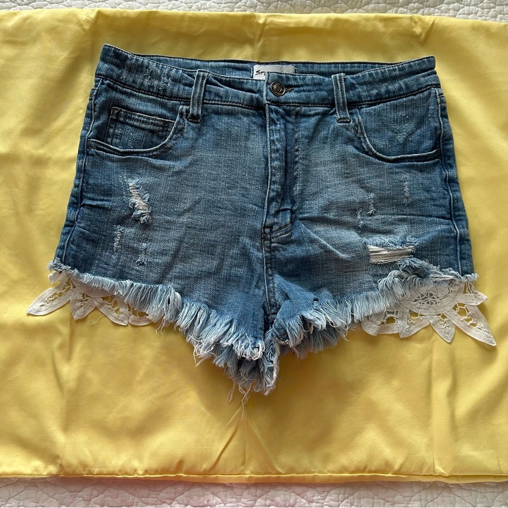 Studio Blue Parina Distressed Lace Frayed Hem Short Size Women’s 28